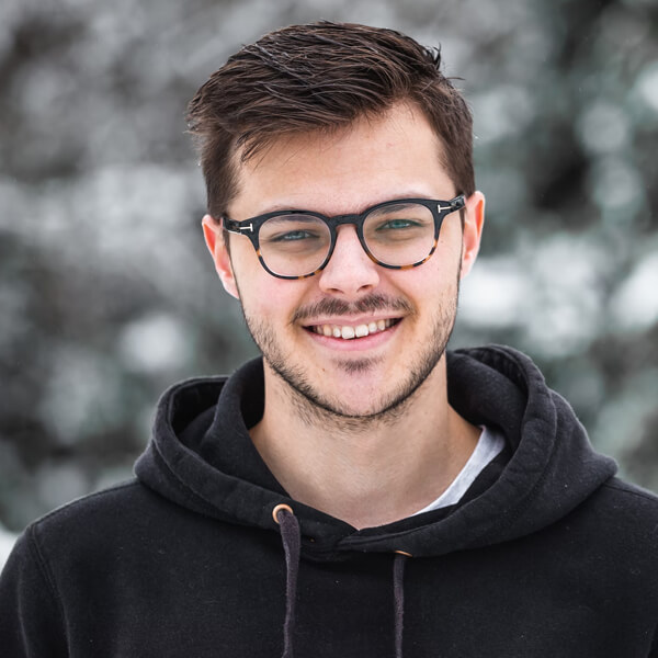 Dozentin für Webdesign mit Fokus auf UI und UX
